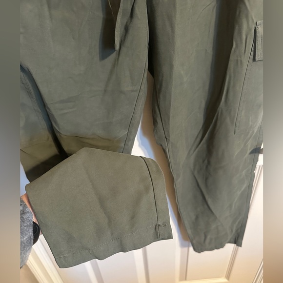 Nine West Wide Leg Tie-Waist Cropped Cargo Capris, Olive Green, Sz L - Picture 3 of 7